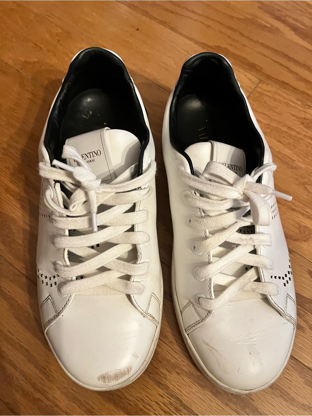 Valentino White Leather women's  Low-Top Sneakers with Black Interior